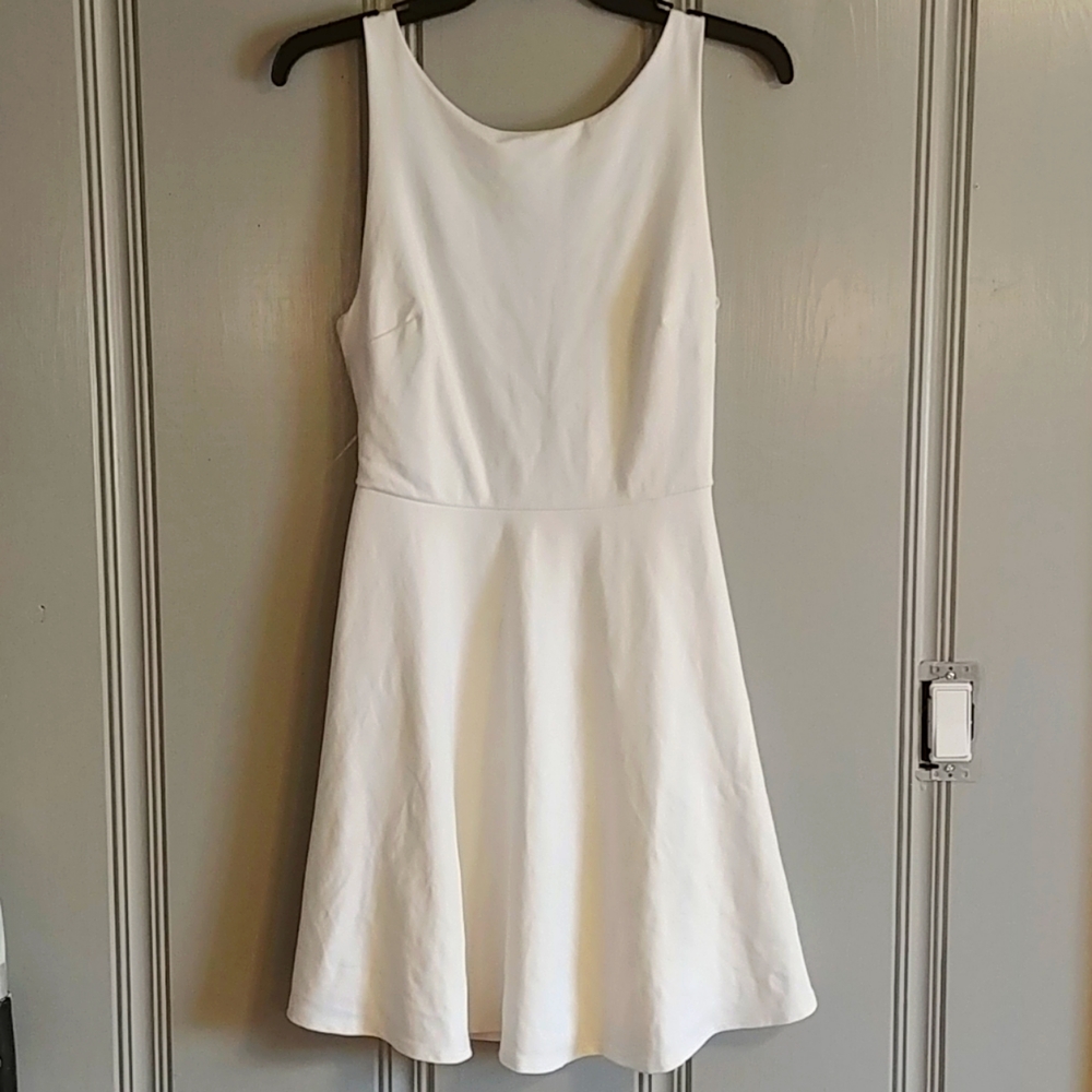 STUNNING LULU'S DRESS SIZE MEDIUM.
